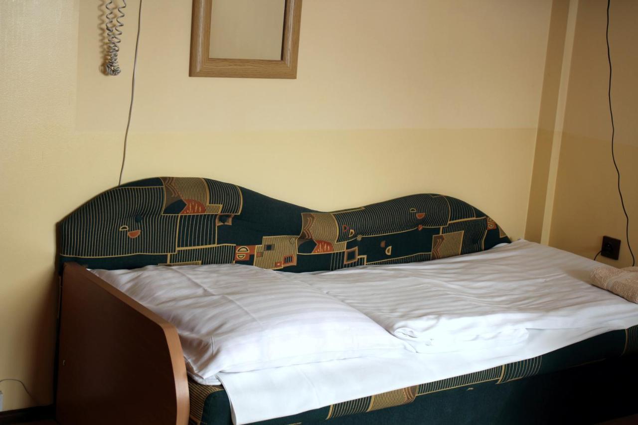 Bar Malwa Motel Aleksandrów Łódzki Buitenkant foto